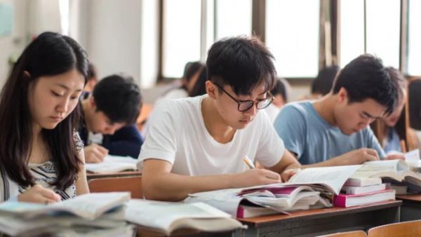 诚信双赢 大学衔接班来了，高考完也不能放松？